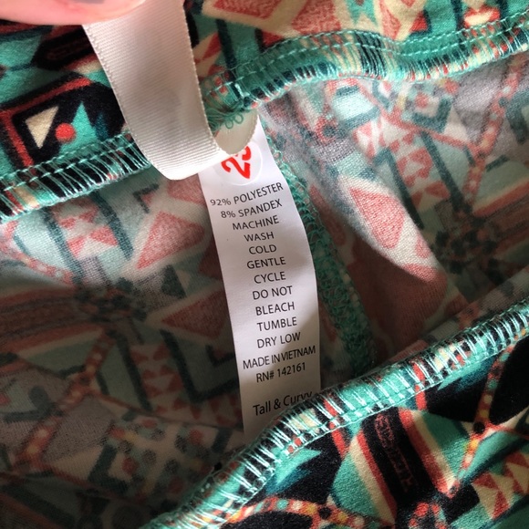 LulaRoe Tall & Curvy buttery soft kaleidoscope print leggings - Picture 3 of 7